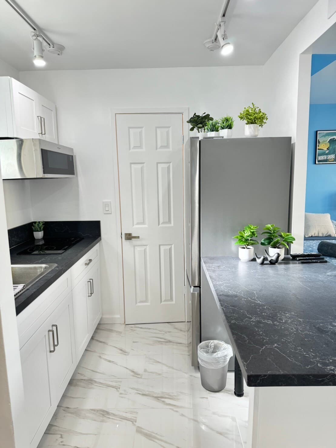 Condo in Honolulu · ★4.69 · Studio · 2 beds · 1 shared bath - Photo 3
