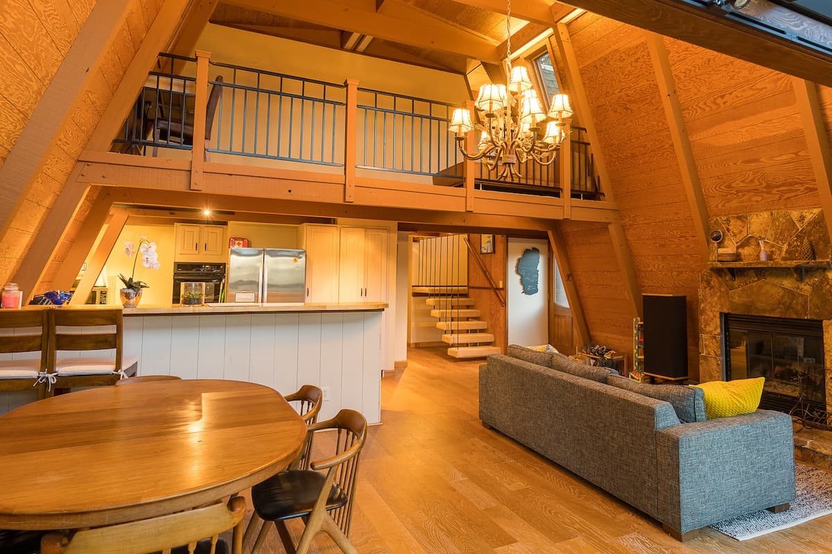 Cabin in Incline Village · ★4.83 · 3 bedrooms · 4 beds · 2 private baths - Photo 5