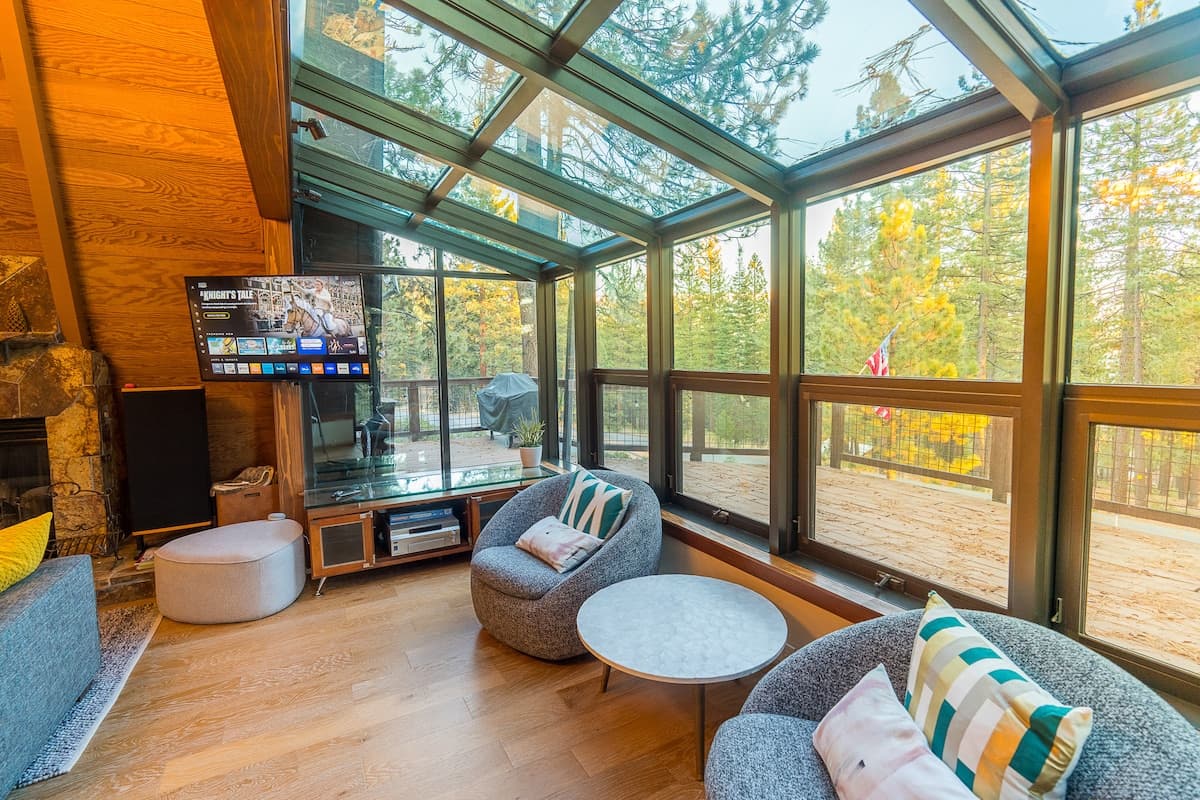 Cabin in Incline Village · ★4.83 · 3 bedrooms · 4 beds · 2 private baths - Photo 2