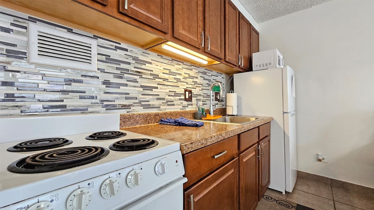MS 903 2 Queen Beds & a Pool +FREE Parking! - Photo 2