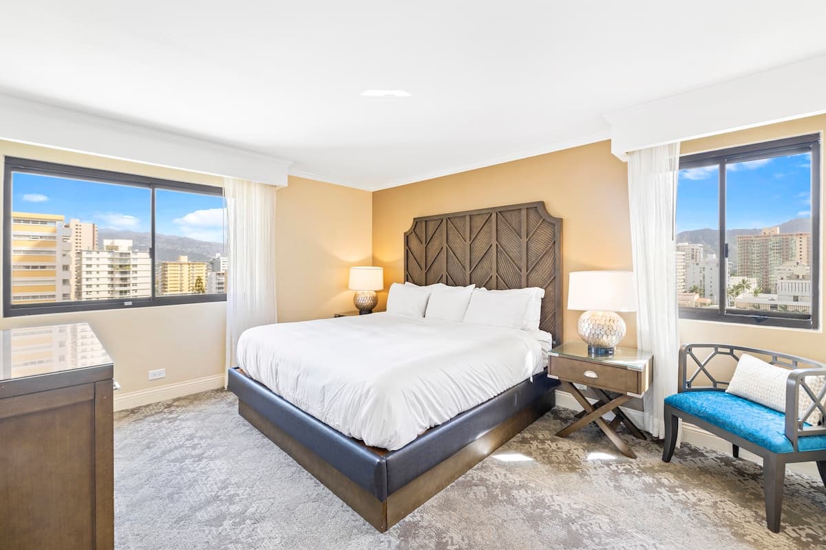 Oceanfront Condo W Free Valet Parking & Balcony - Photo 2