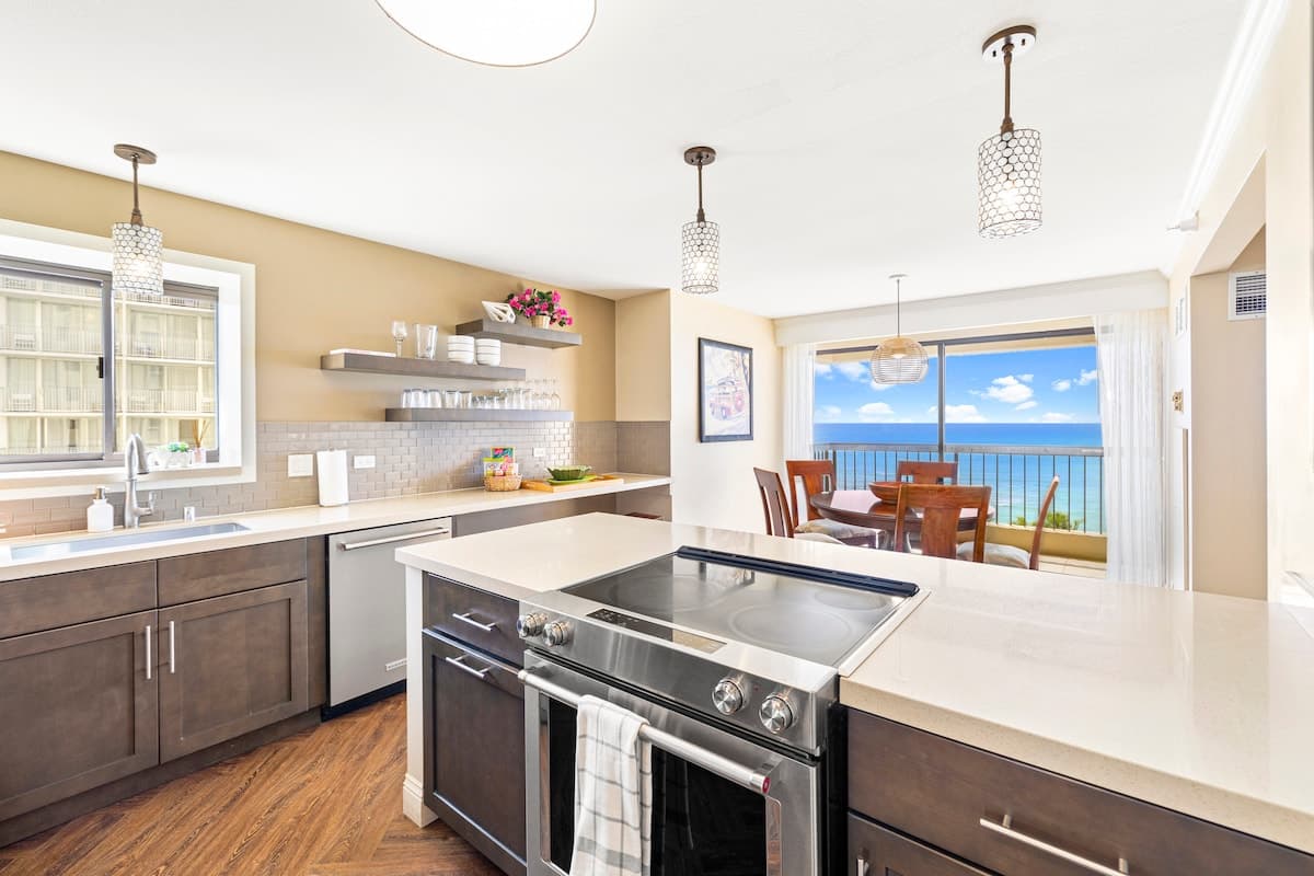 Oceanfront Condo W Free Valet Parking & Balcony - Photo 4