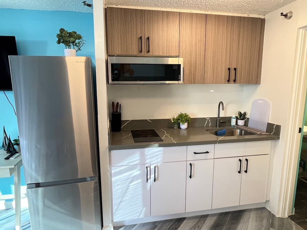 Condo in Honolulu · ★4.79 · 1 bedroom · 1 bed · 1 private bath - Photo 4