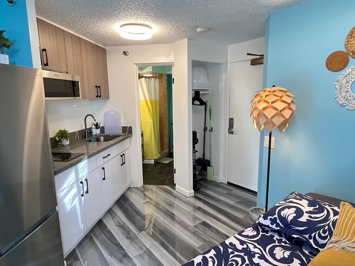 Condo in Honolulu · ★4.56 · 1 bedroom · 1 bed · 1 private bath - Photo 5