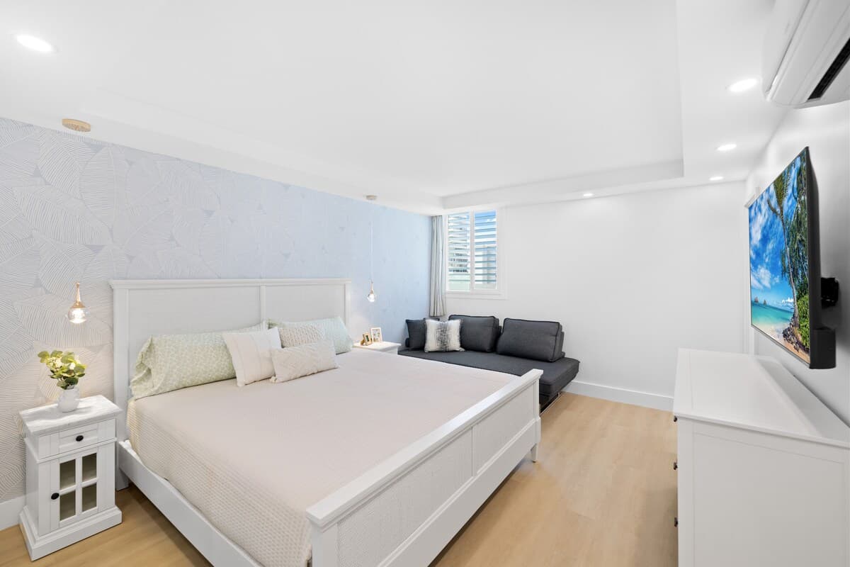 Condo in Honolulu · ★4.91 · 2 bedrooms · 5 beds · 2 private baths - Photo 1