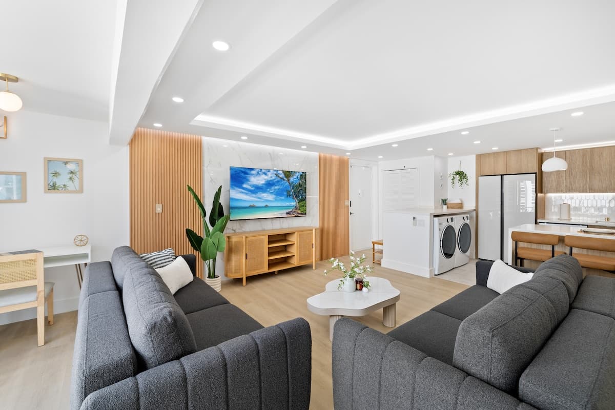 Condo in Honolulu · ★4.91 · 2 bedrooms · 5 beds · 2 private baths - Photo 3