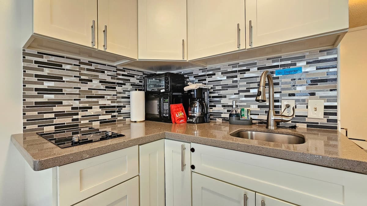 TWP 309 Studio near Waikiki Beach w/Free parking - Photo 3