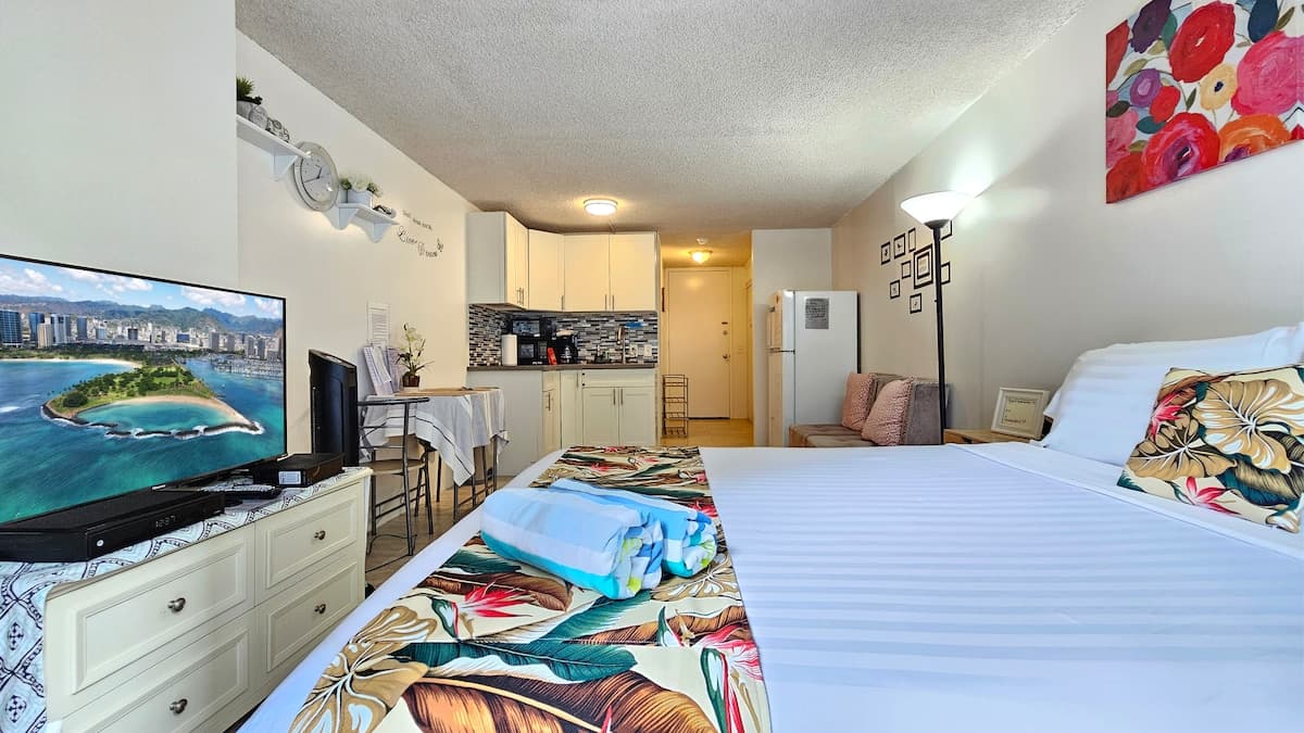 TWP 309 Studio near Waikiki Beach w/Free parking - Photo 1