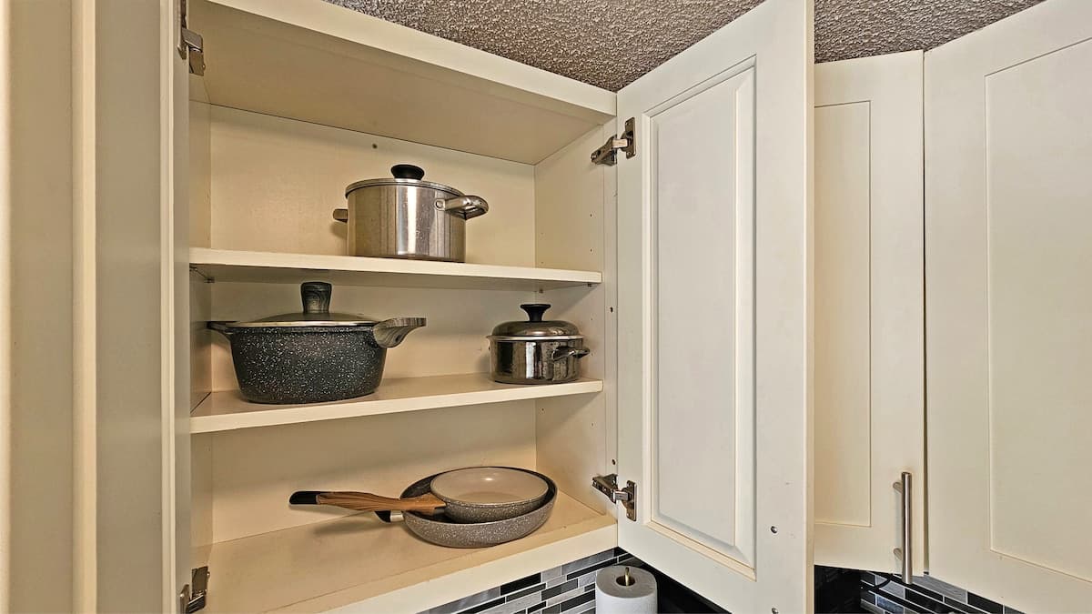 TWP 309 Studio near Waikiki Beach w/Free parking - Photo 5