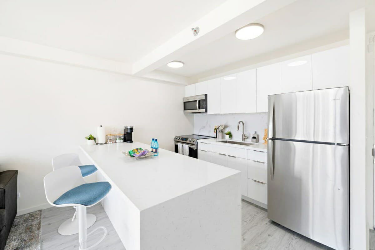 Modern with Stunning Views and Free Parking - Photo 5