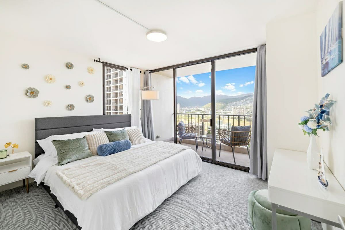 Modern with Stunning Views and Free Parking - Photo 1