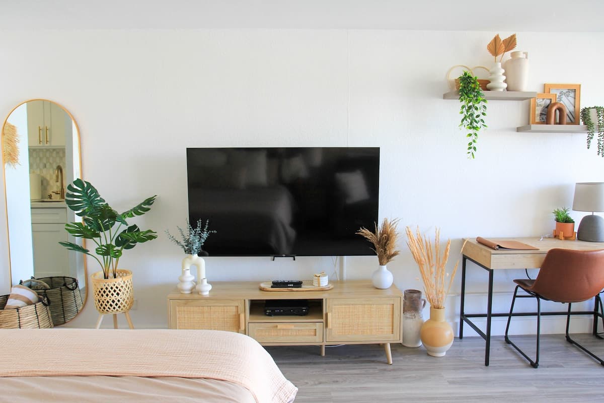 Condo in Honolulu · ★4.87 · Studio · 1 bed · 1 private bath - Photo 3
