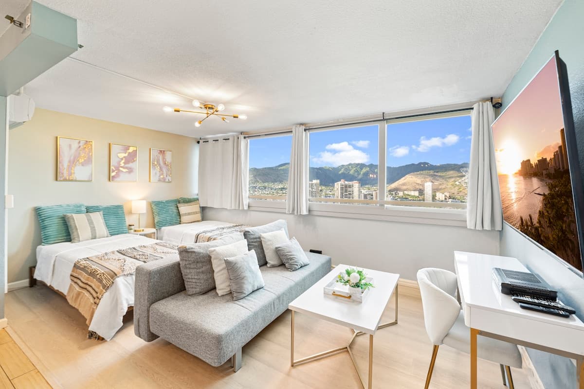 Condo in Honolulu · ★4.86 · 1 bedroom · 4 beds · 1 shared bath - Photo 5