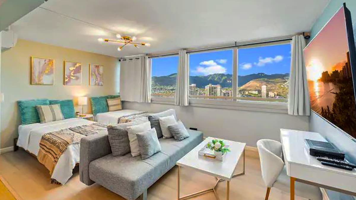 Condo in Honolulu · ★4.86 · 1 bedroom · 4 beds · 1 shared bath - Photo 2