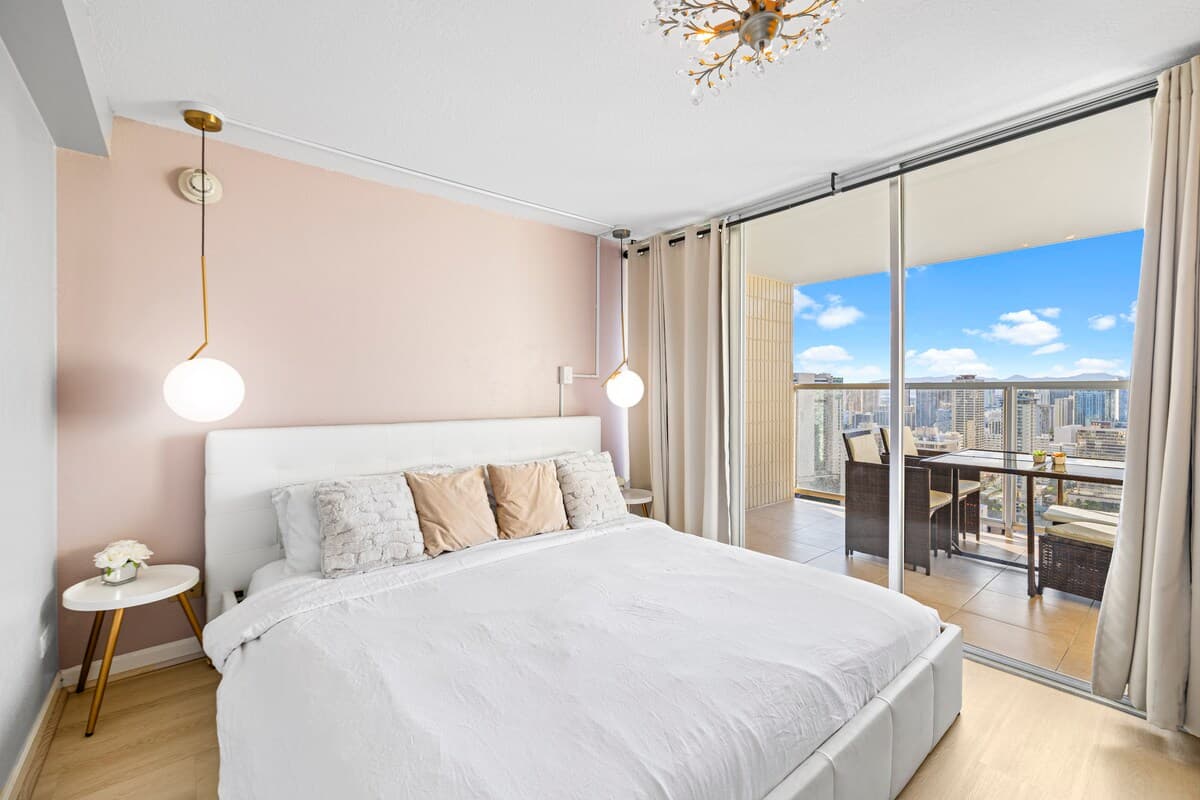 Condo in Honolulu · ★4.86 · 1 bedroom · 4 beds · 1 shared bath - Photo 1