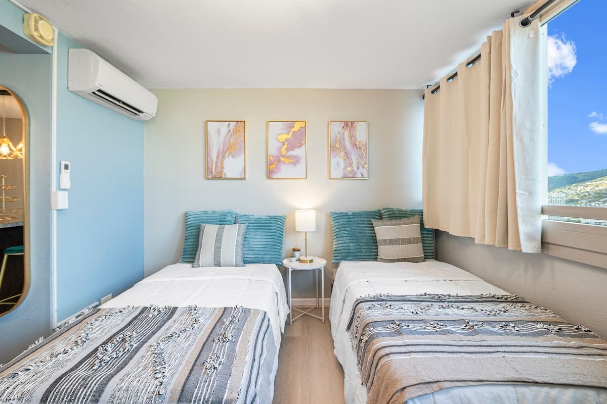 Condo in Honolulu · ★4.86 · 1 bedroom · 4 beds · 1 shared bath - Photo 3