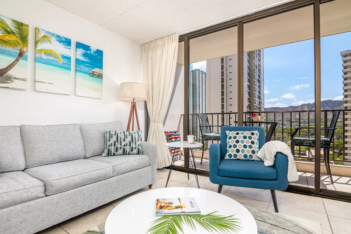 Condo in Honolulu · ★4.9 · 1 bedroom · 3 beds · 1 private bath - Photo 2