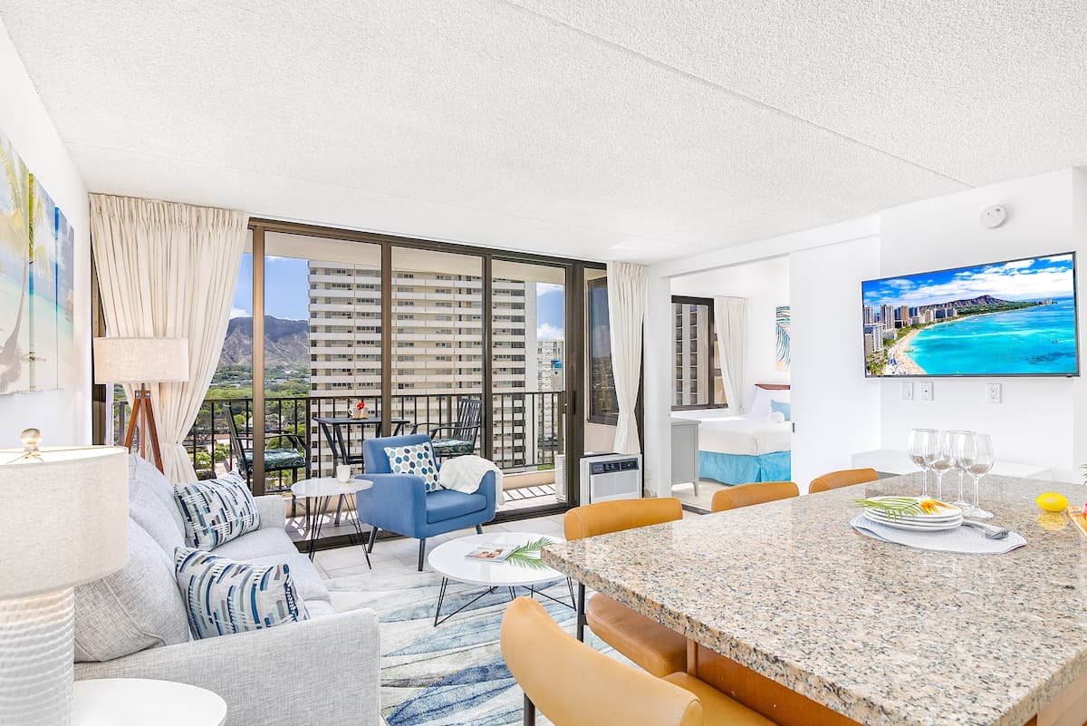 Condo in Honolulu · ★4.9 · 1 bedroom · 3 beds · 1 private bath - Photo 4