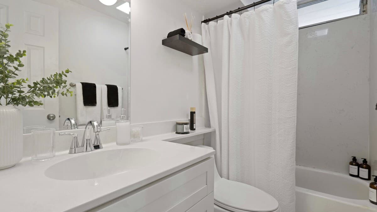Condo in Honolulu · ★4.94 · Studio · 2 beds · 1 shared bath - Photo 4
