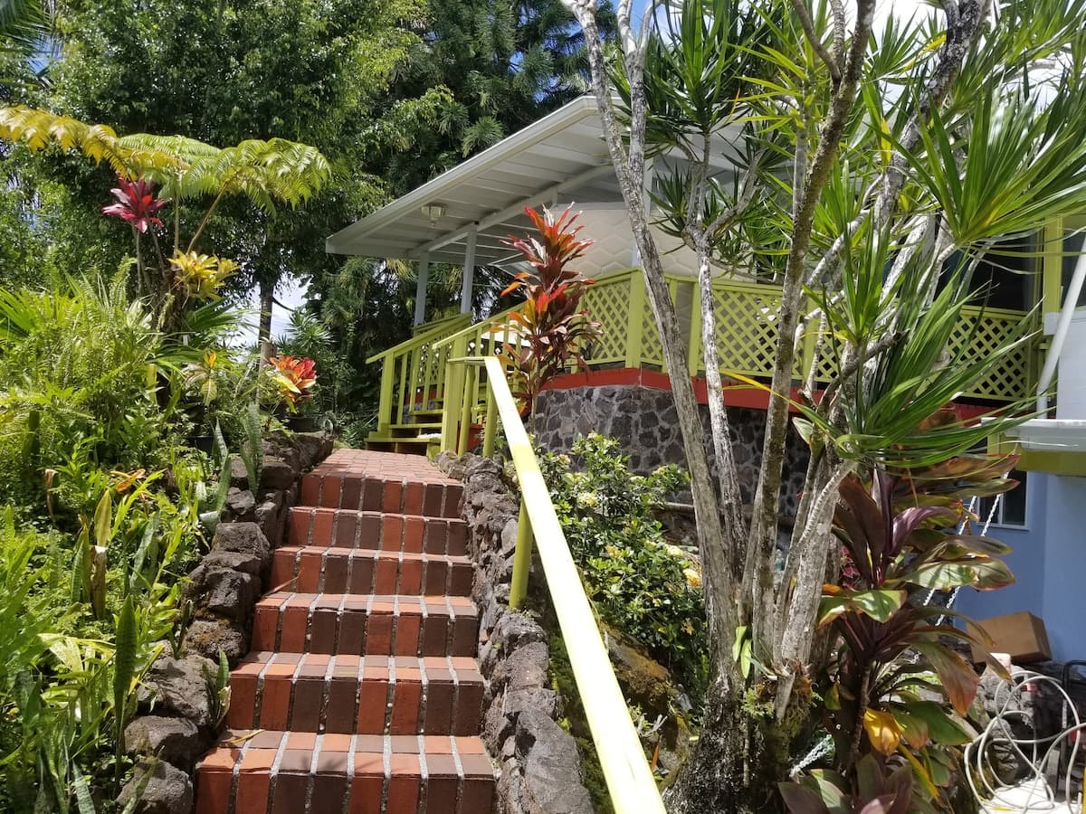 Home in Keaau · ★4.86 · 4 bedrooms · 6 beds · 3 shared baths - Photo 2