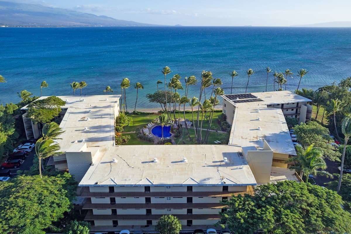 Condo in Wailuku · ★4.89 · 2 bedrooms · 3 beds · 2 shared baths - Photo 3