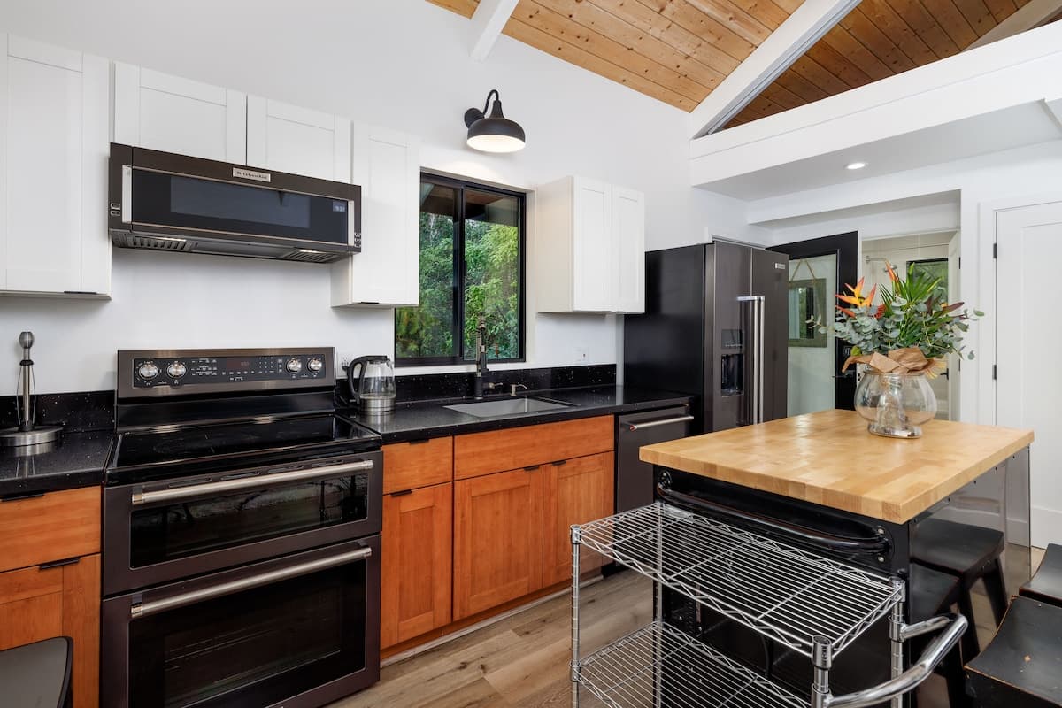 Guesthouse in Kailua-Kona · ★4.95 · 2 bedrooms · 2 beds · 1 shared bath - Photo 5