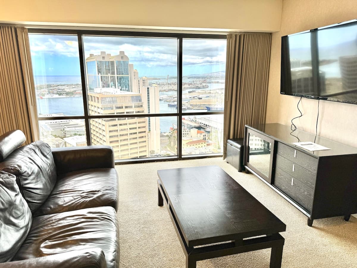 Condo in Honolulu · ★4.98 · 1 bedroom · 1 bed · 1 private bath - Photo 1