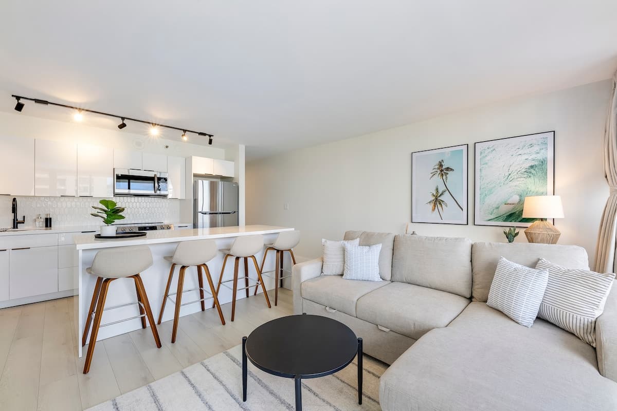 A Modern Mix Waikiki Edition: 1 Br w/ Free Parking - Photo 1