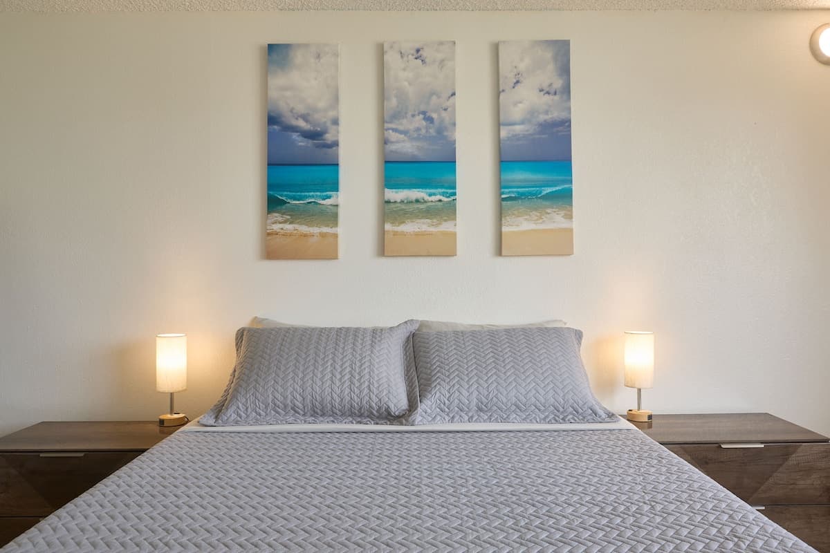 Condo in Honolulu · ★4.71 · Studio · 1 bed · 1 private bath - Photo 4