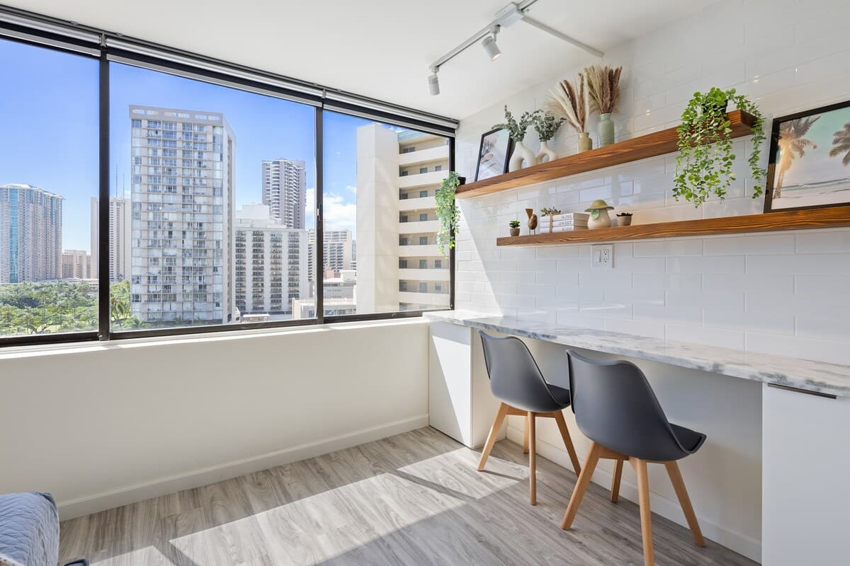 Waikiki Oasis Haven: Your Coastal Escape - Photo 5