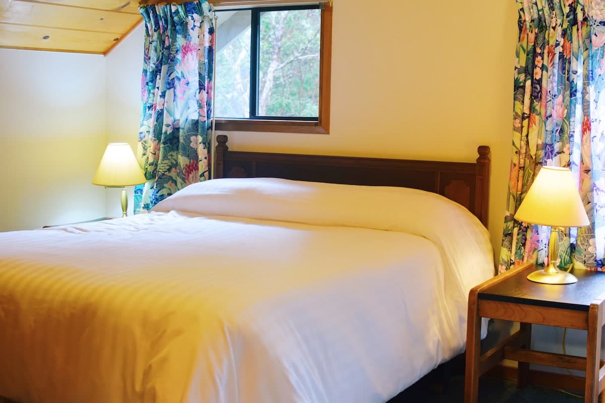 Home in Volcano · ★4.64 · 1 bedroom · 2 beds · 1 shared bath - Photo 2