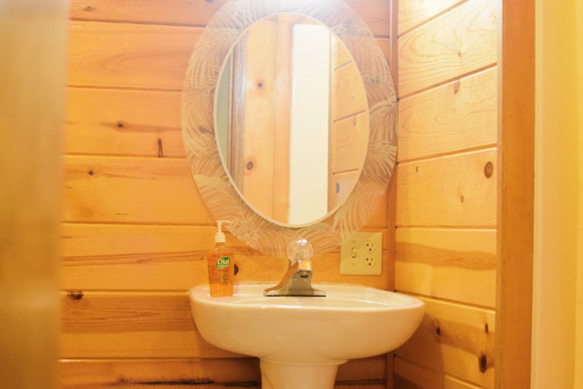 Home in Volcano · ★4.64 · 1 bedroom · 2 beds · 1 shared bath - Photo 4