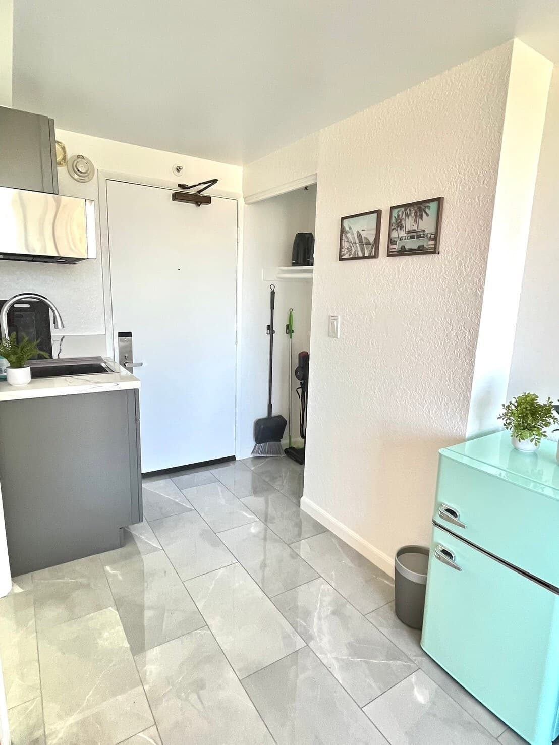 Condo in Honolulu · ★4.65 · Studio · 1 bed · 1 shared bath - Photo 2