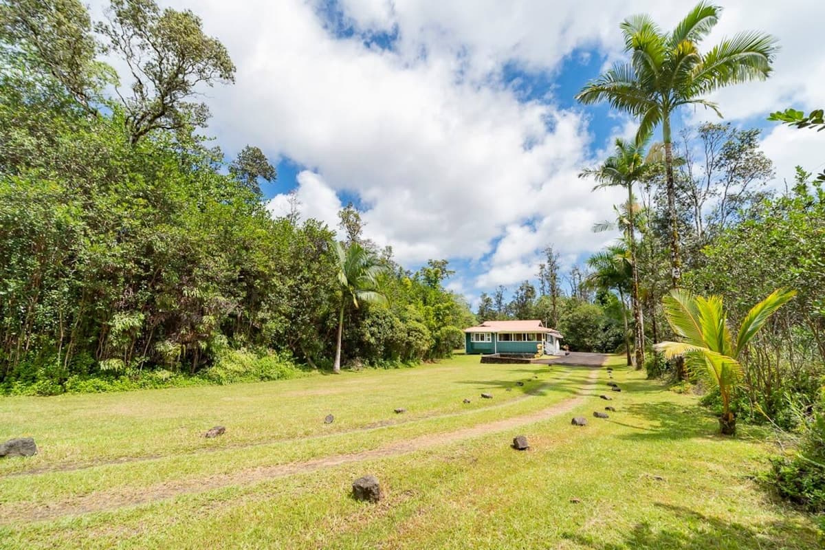 Home in Keaau · ★4.91 · 2 bedrooms · 2 beds · 2 private baths - Photo 5