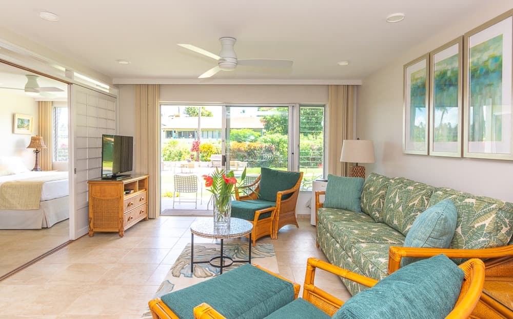 Hotel in Lahaina · ★4.57 · 1 bedroom · 3 beds · 1 shared bath - Photo 3