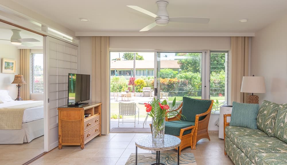 Hotel in Lahaina · ★4.57 · 1 bedroom · 3 beds · 1 shared bath - Photo 4