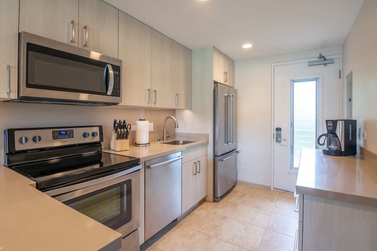 Hotel in Lahaina · ★4.75 · 1 bedroom · 2 beds · 1 private bath - Photo 4