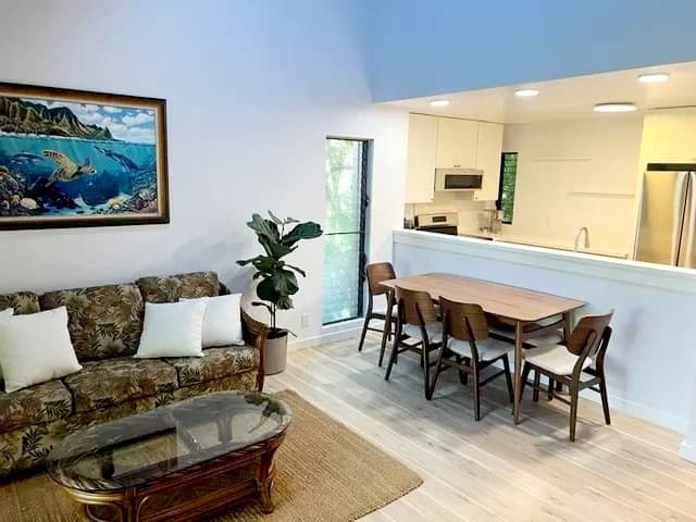 Newly Remodeled Tropical Resort - Photo 2