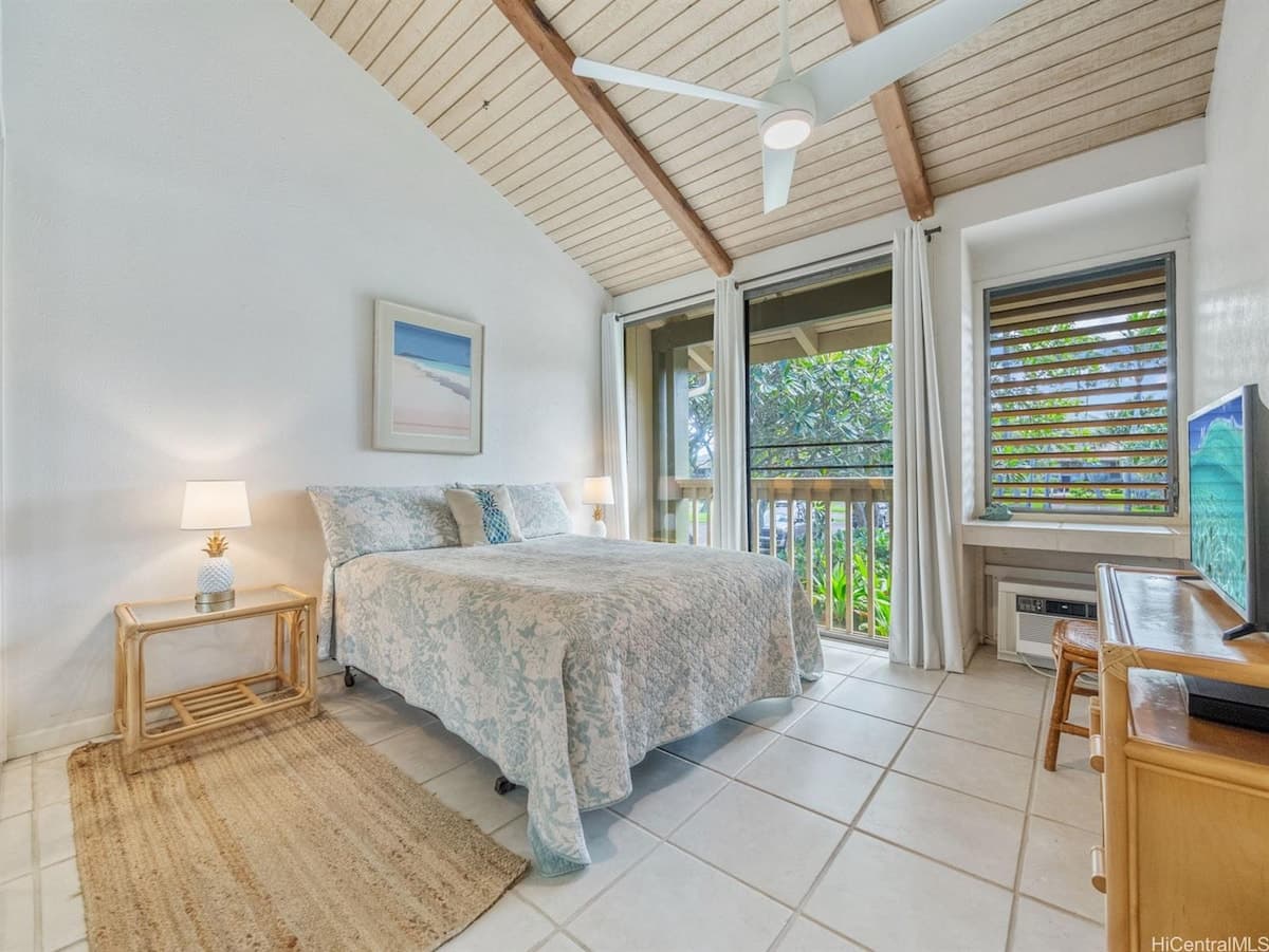 Home in Kahuku · ★4.79 · 1 bedroom · 3 beds · 2 private baths - Photo 1