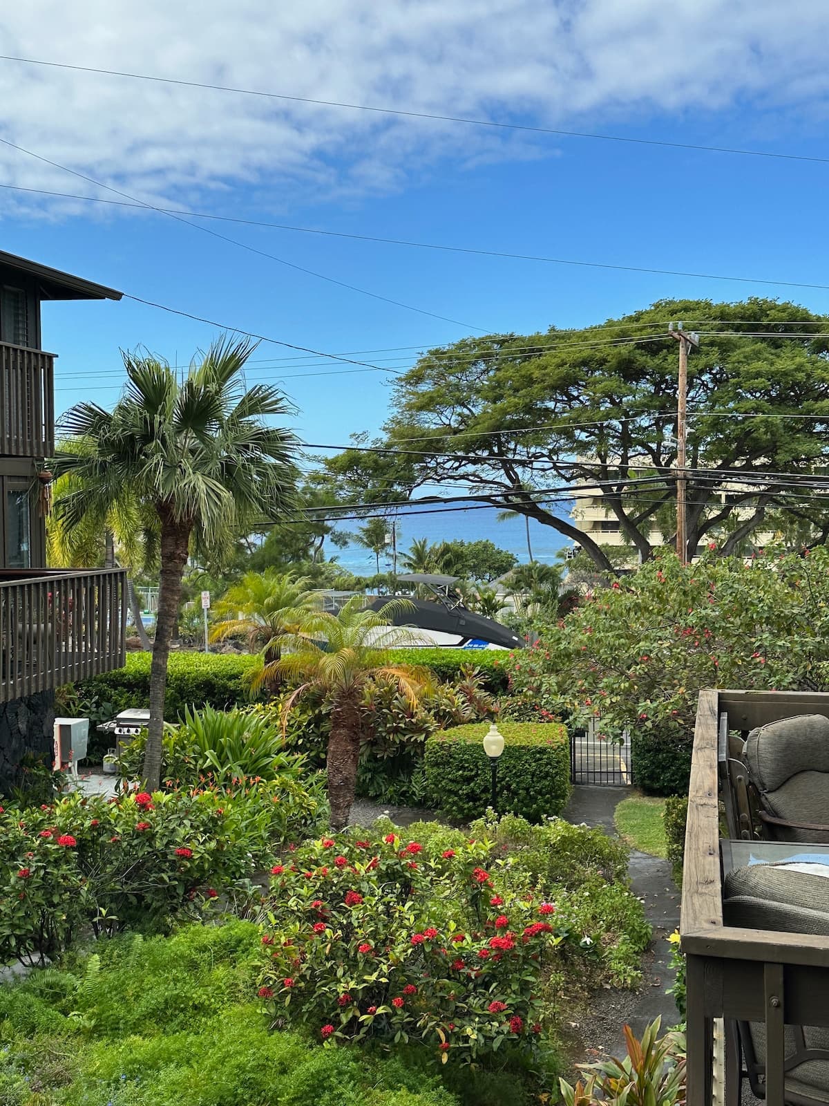 Townhouse in Kailua-Kona · ★4.93 · 1 bedroom · 2 beds · 1.5 baths - Photo 4