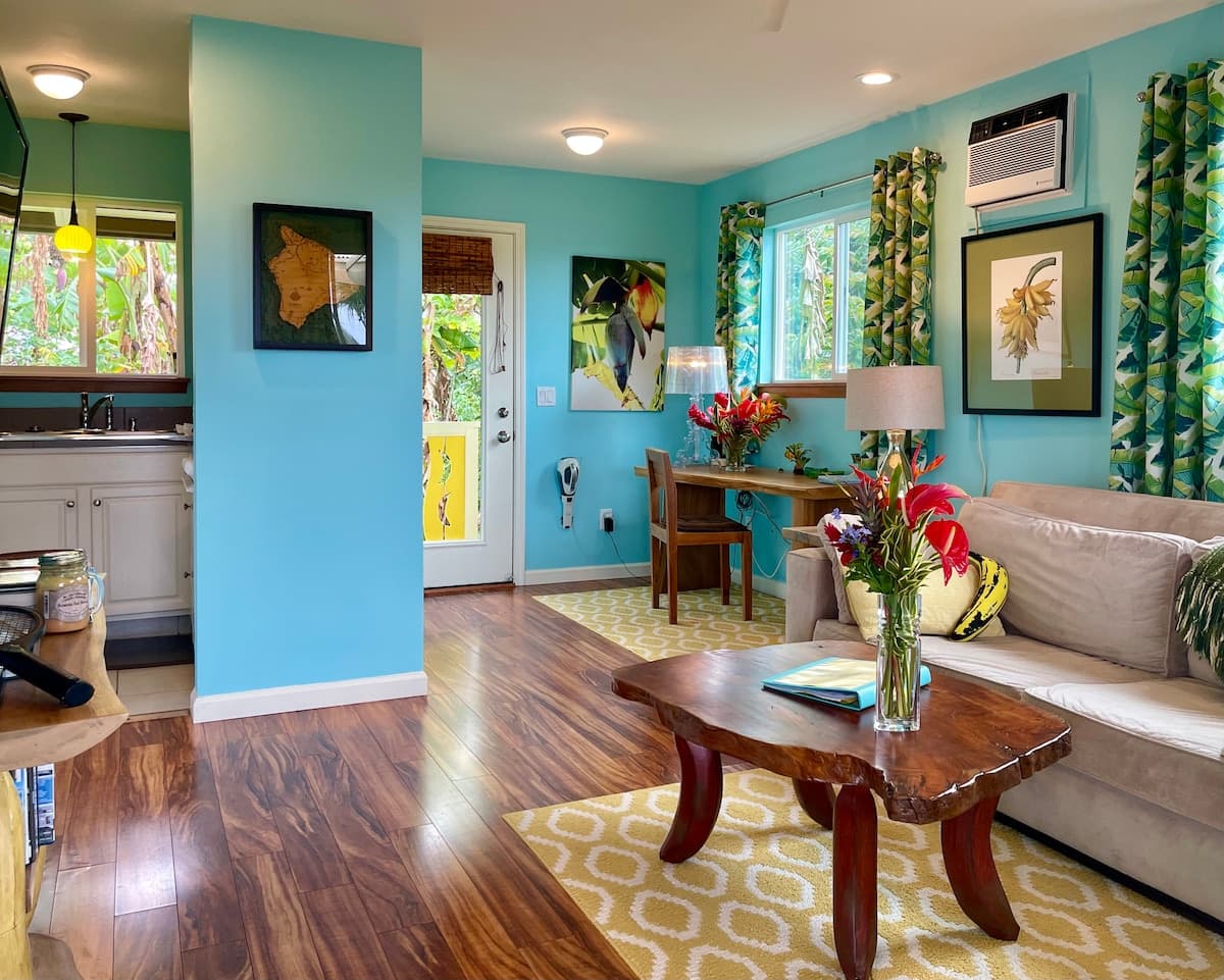 Bananarama Cottage, Black Sand Beach, A/C - Photo 1