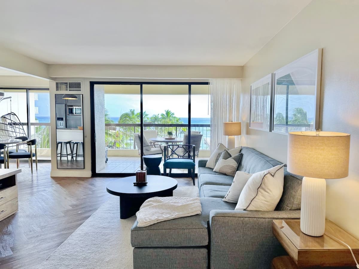 Luxury Oceanfront-Waikiki Beach- 2BR/2BTH/Parking - Photo 2