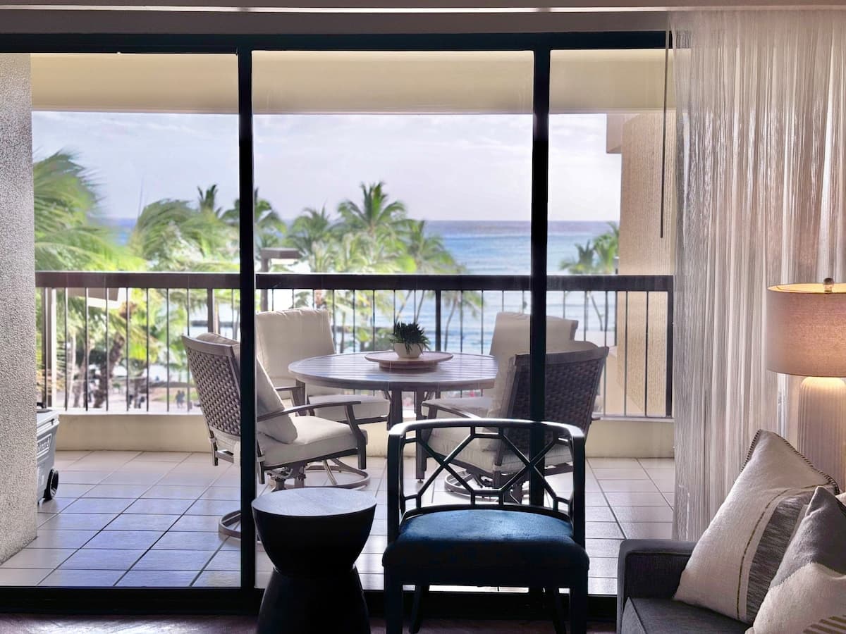 Luxury Oceanfront-Waikiki Beach- 2BR/2BTH/Parking - Photo 3