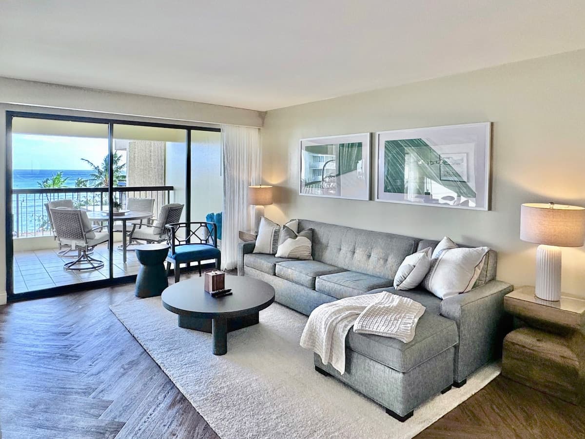 Luxury Oceanfront-Waikiki Beach- 2BR/2BTH/Parking - Photo 1