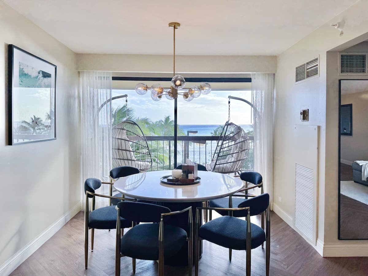 Luxury Oceanfront-Waikiki Beach- 2BR/2BTH/Parking - Photo 4