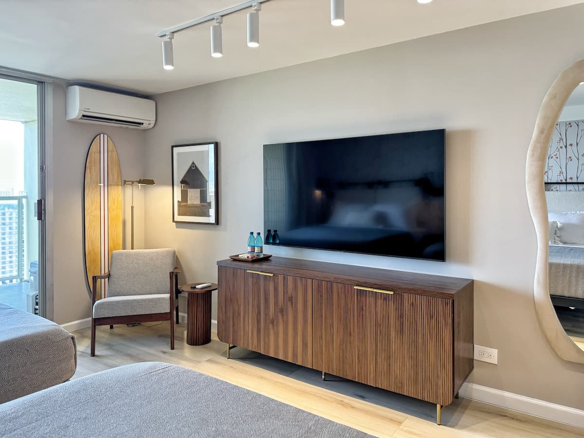 40FL-Ocean & Diamond Head Views-Premium Studio - Photo 3