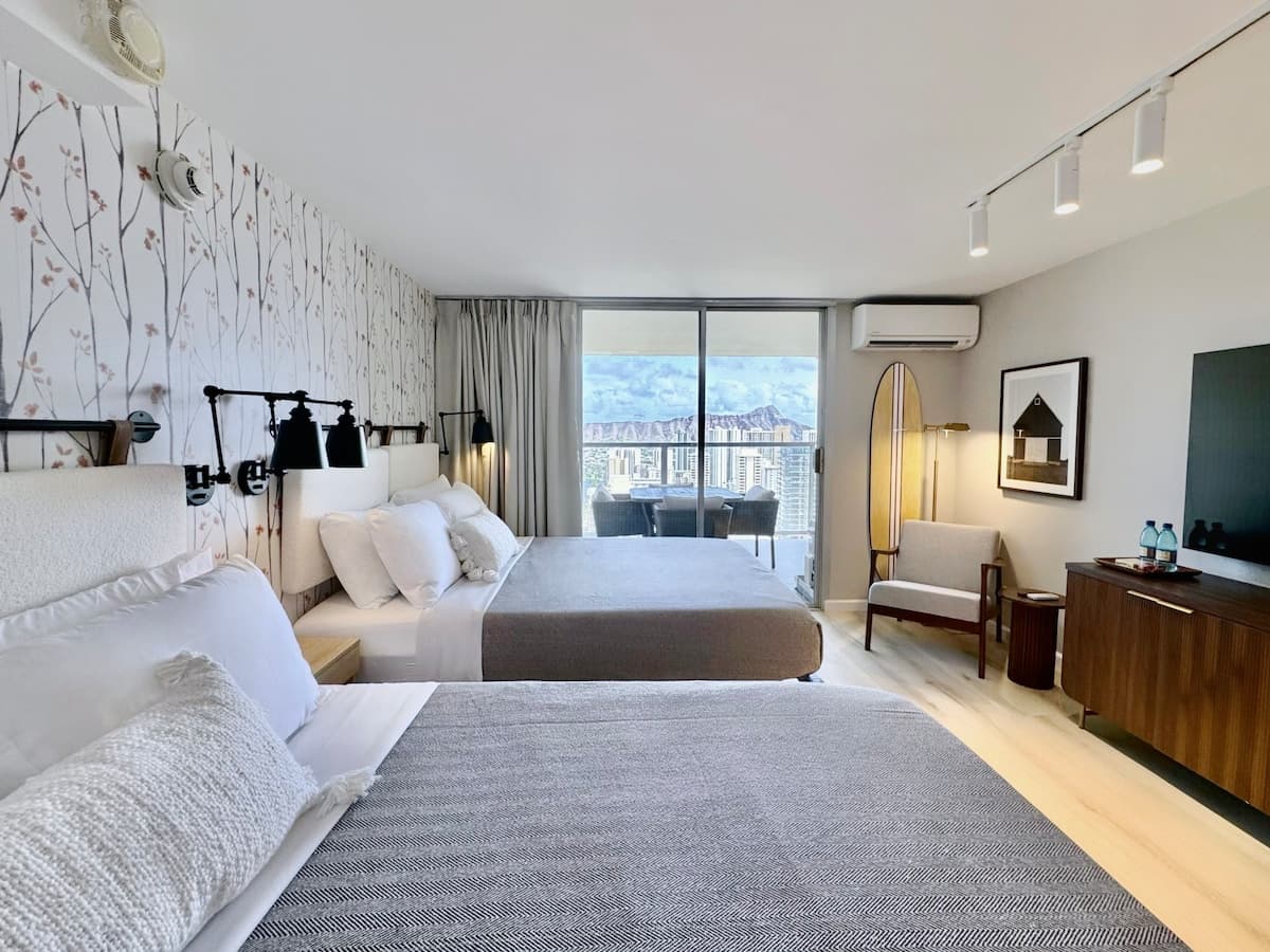 40FL-Ocean & Diamond Head Views-Premium Studio - Photo 1
