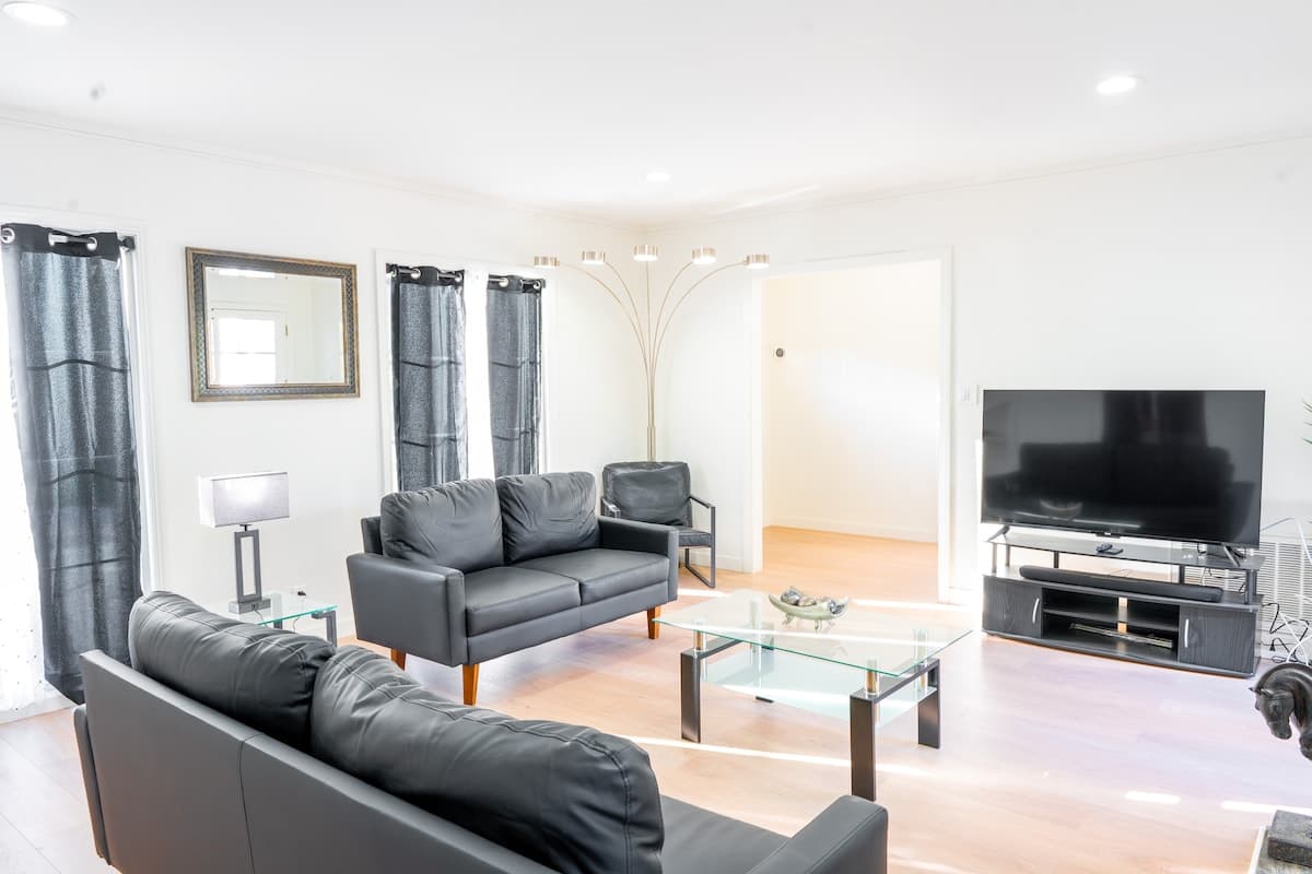 Newly Renovated Home Near Palo Alto Downtown - Photo 2