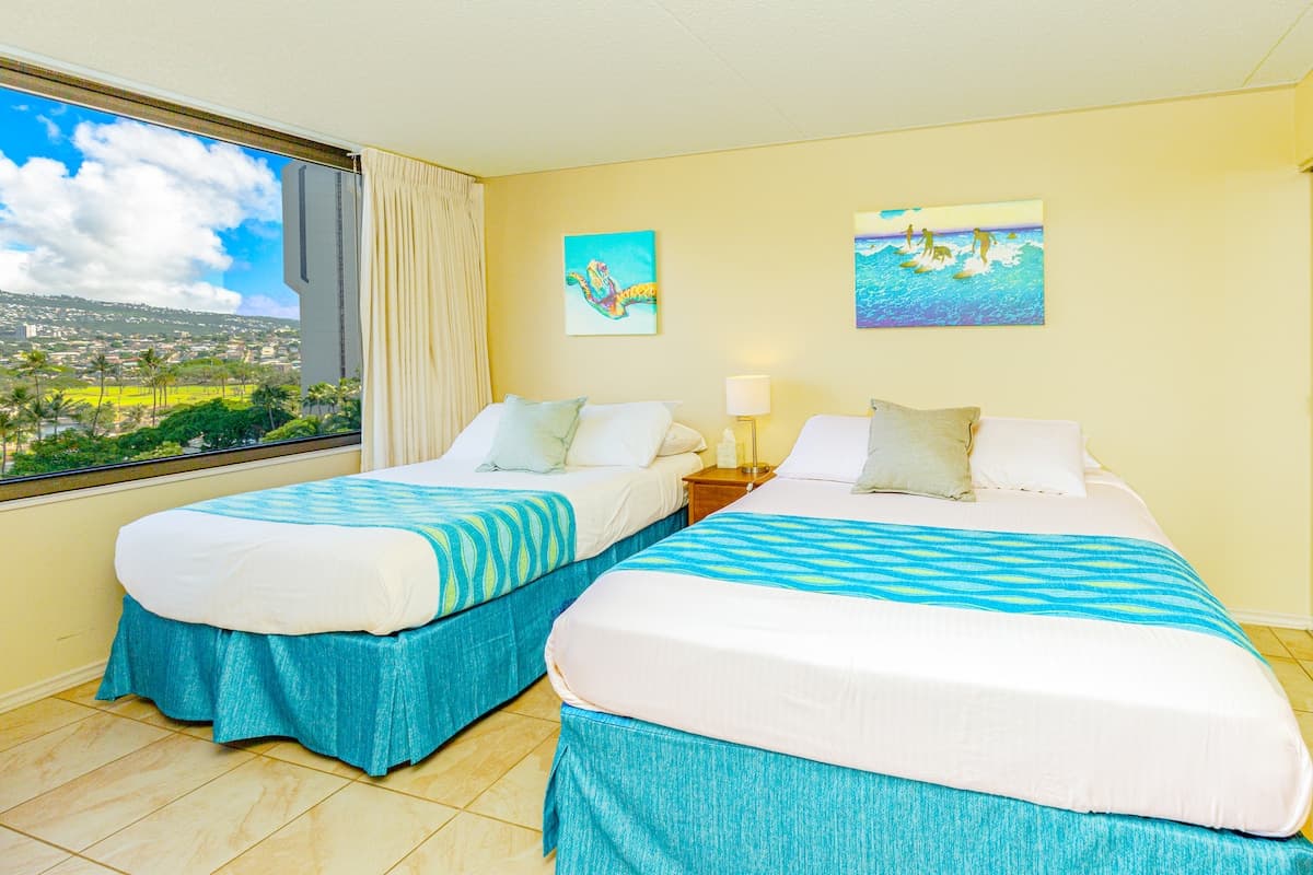 Condo in Honolulu · ★4.67 · 1 bedroom · 3 beds · 1 private bath - Photo 1
