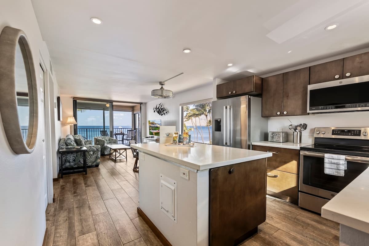 Condo in Kihei · ★4.93 · 2 bedrooms · 4 beds · 2 baths - Photo 2